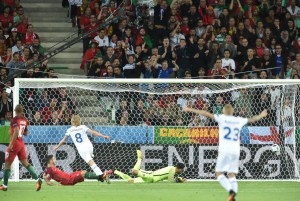 But de Birkir Bjarnason qui égalise 1-1 contre le Portugal - Euro 2016 Interview