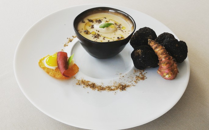 Saveurs d'antan - Fine crème de topinambour truffe - Restaurant La Rotonde des Trésoms Annecy